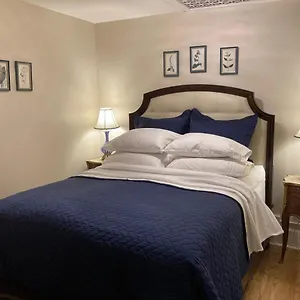 Pineapple House, Cozy Garden Apartment, Center! Marble-tiled Bathroom! Free Parking! Apartment