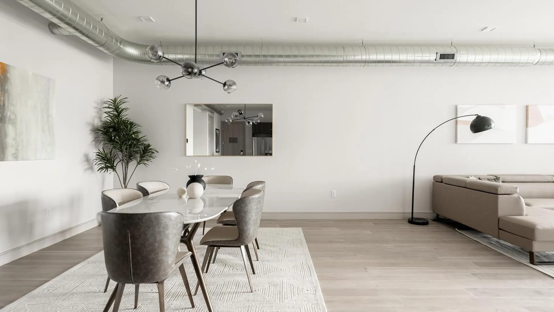 Luxurious Escape - Walk To Empower Field - Tesoro Villa Denver