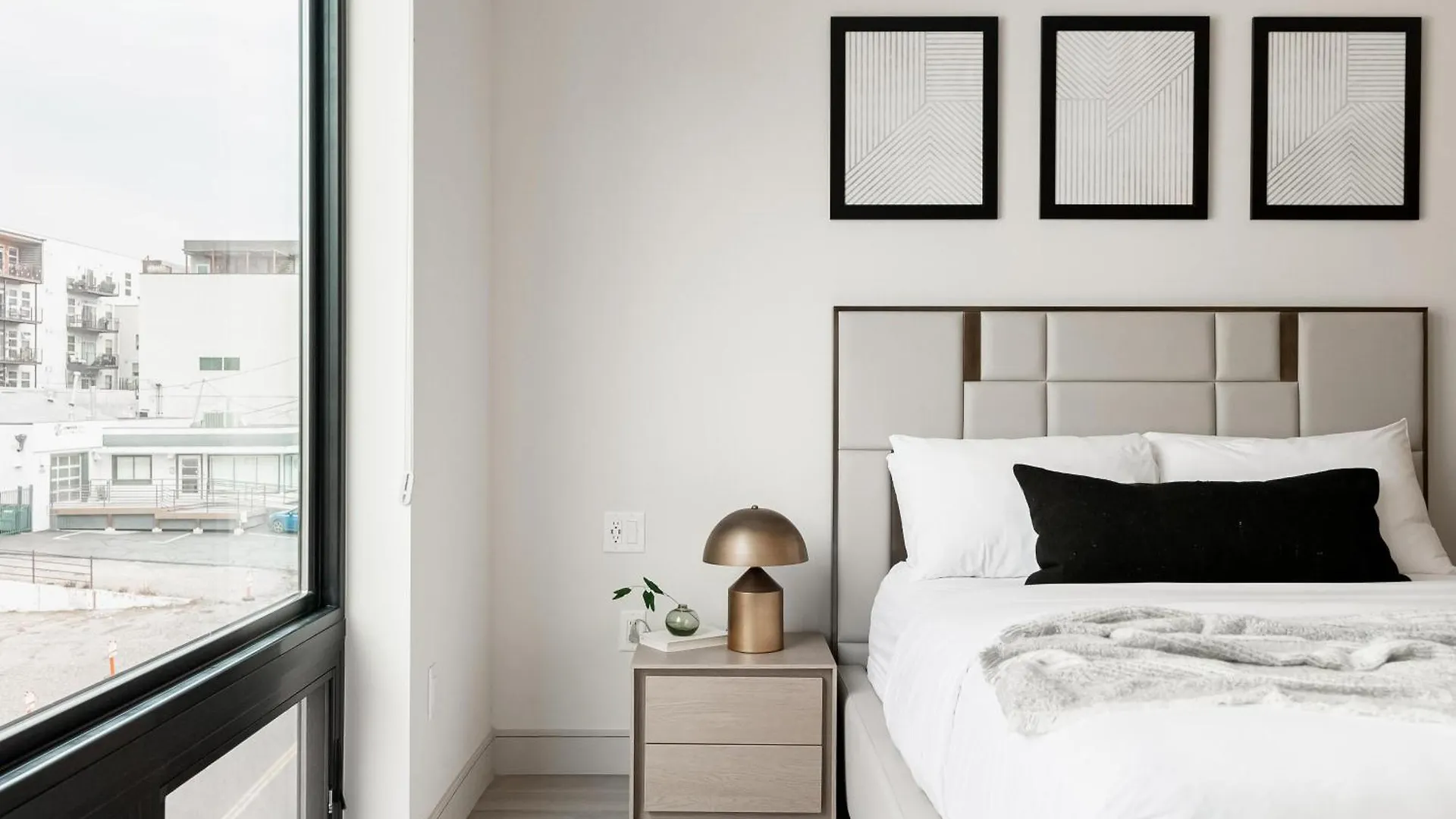 Luxurious Escape - Walk To Empower Field - Tesoro Villa Denver Holiday home