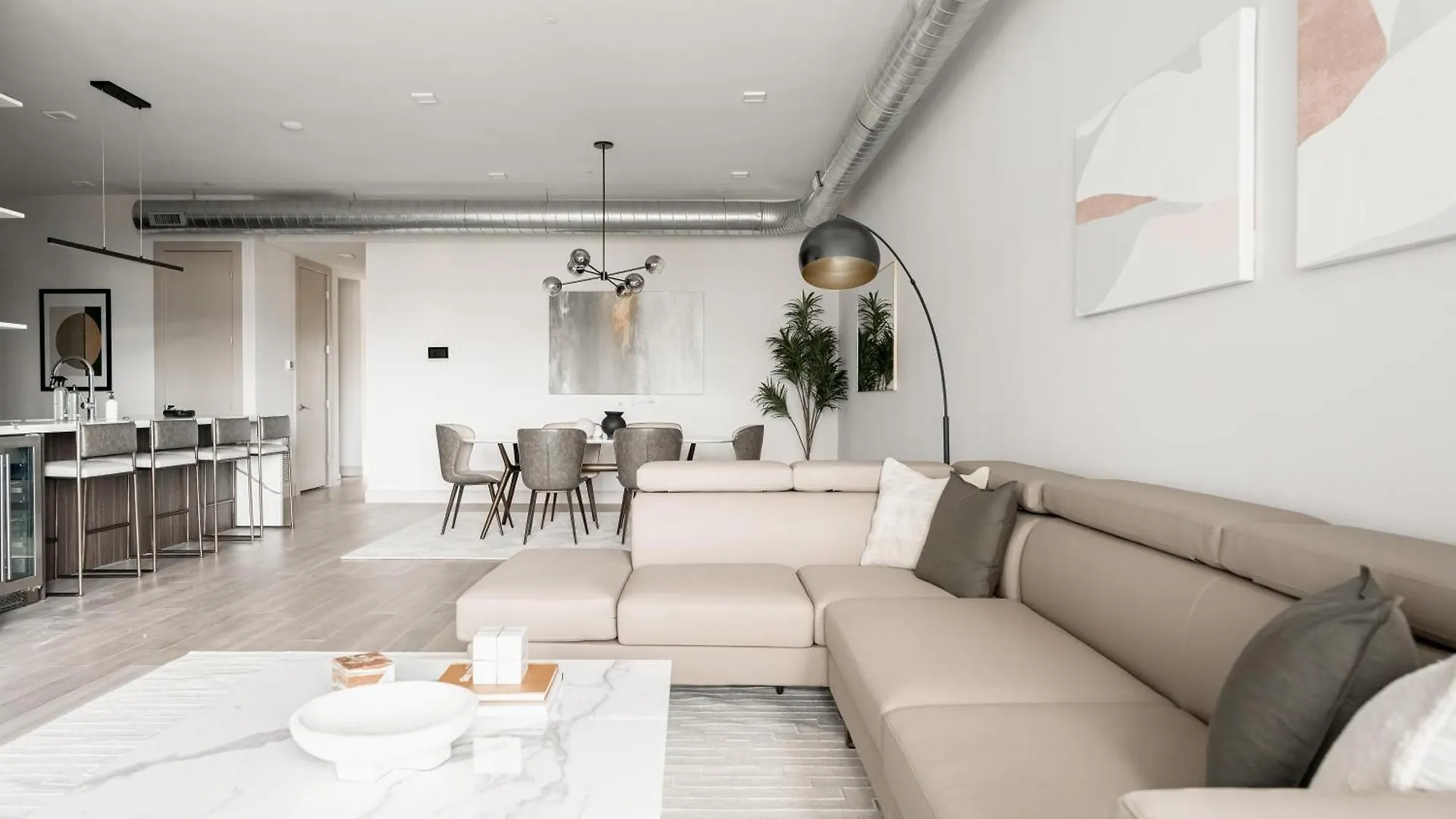 Luxurious Escape - Walk To Empower Field - Tesoro Villa Denver