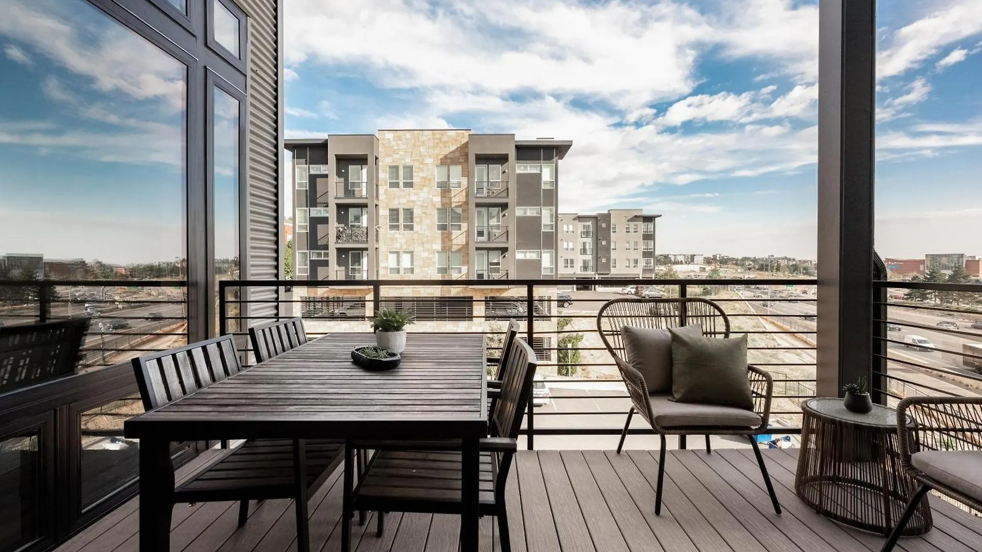 Luxurious Escape - Walk To Empower Field - Tesoro Villa Denver